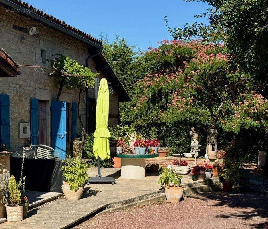 Maison à LE BOUCHAGE