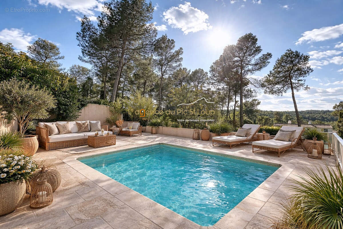 Maison à SAINT-CLEMENT-DE-RIVIERE