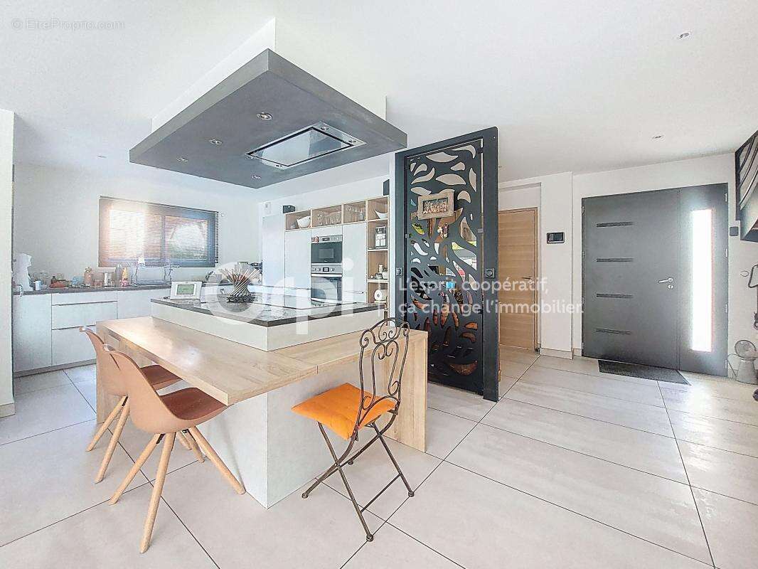 Maison à GILLY-SUR-ISERE