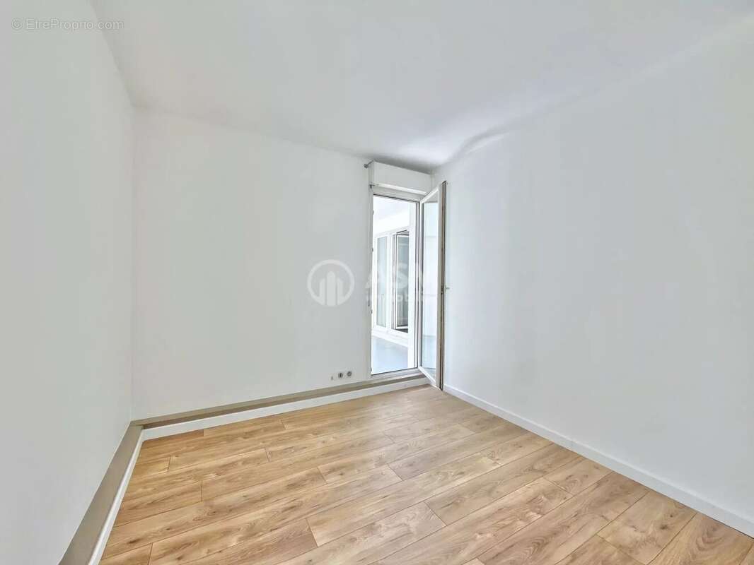 A VENDRE - 3 pièces avec une grande terrasse, cave et Parking - Faubourg de l'arche - photo 17
