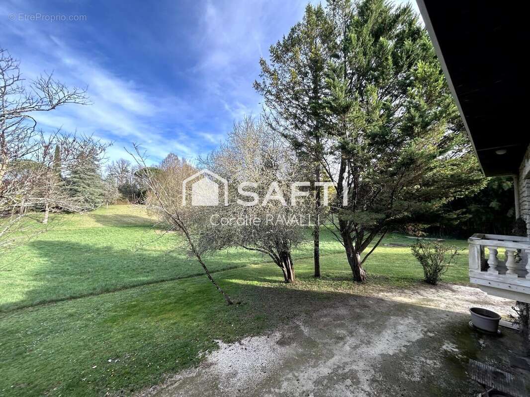 Maison 300 m² à Nersac  - photo 9