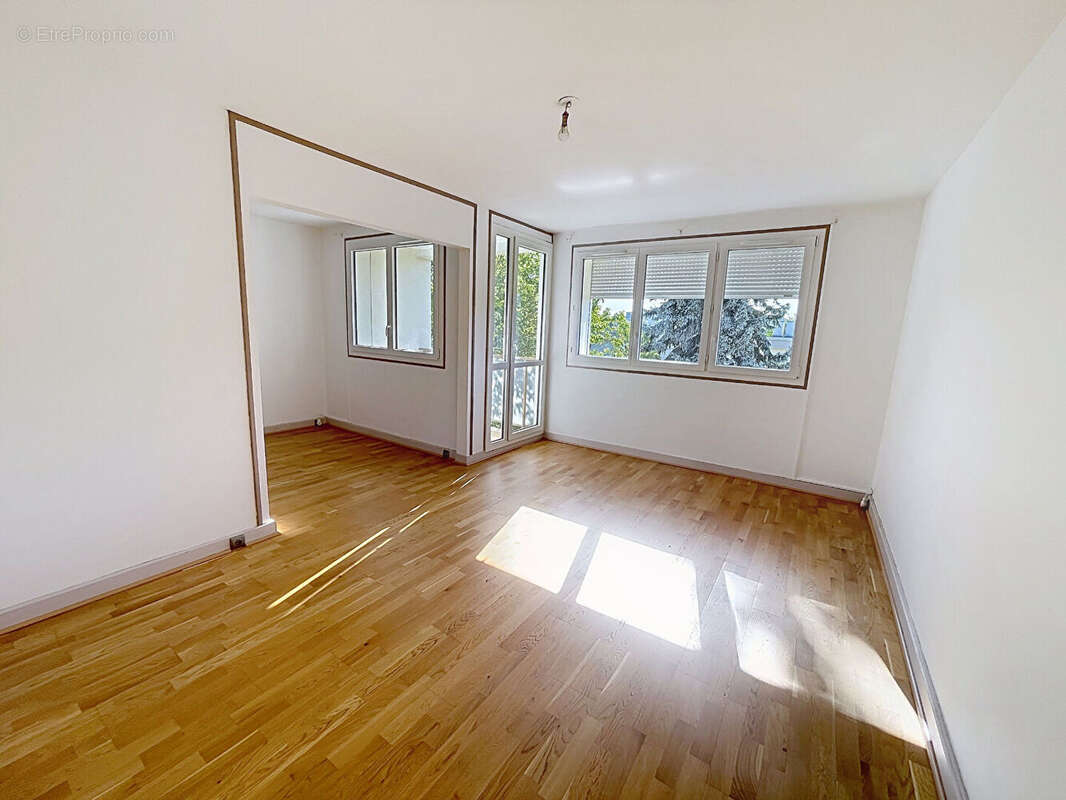 Appartement à SAINT-MICHEL-SUR-ORGE