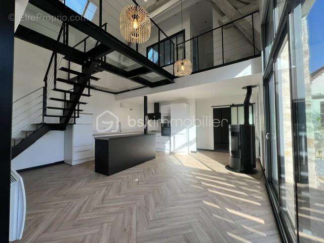 Magnifique longère-briarde en L, offrant 153m2 de charme/volume et robustesse + terrasse privative = vrai coup de coeur  !!! - photo 4