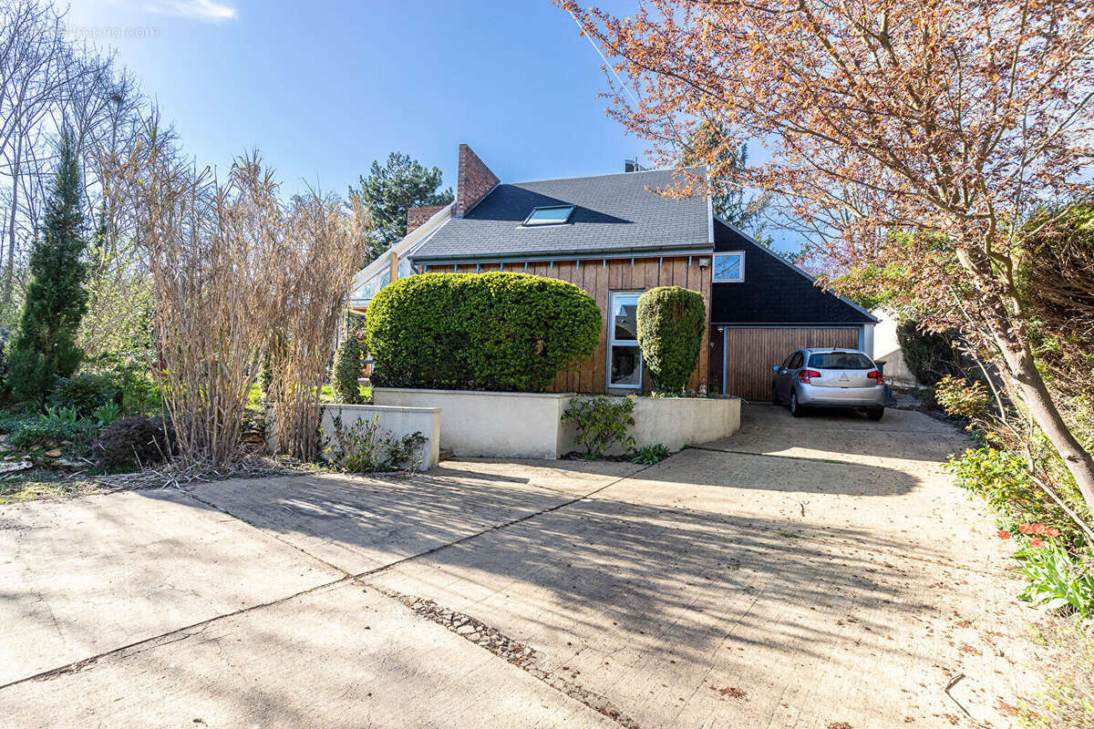Maison à VERRIERES-LE-BUISSON