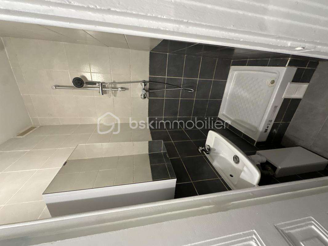 Studio à 750 m  de la gare refait a neuf - photo 10