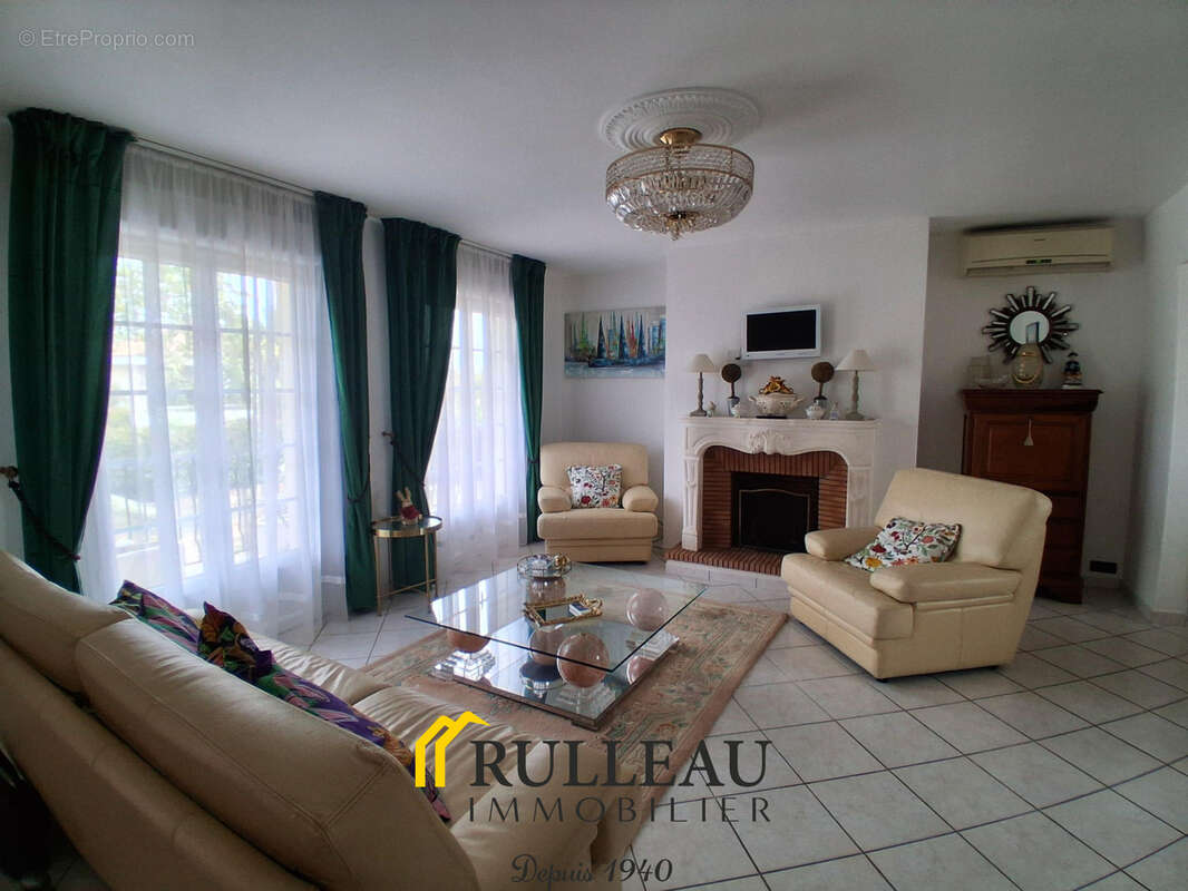 Maison familiale de caractere de 153 m2 habitables - terrain de 1223 m2 - proche centre saint louis de montfer - photo 9
