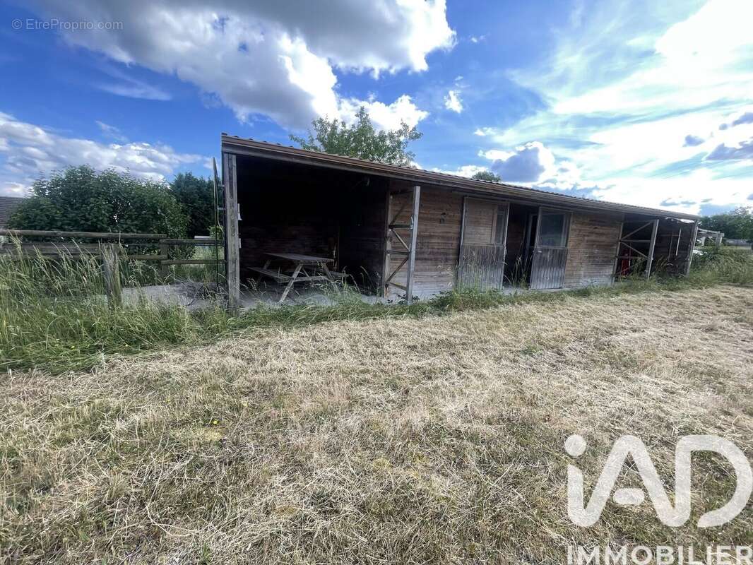 Terrain 8880 m² à Villeneuve-Sur-Yonne  - photo 7