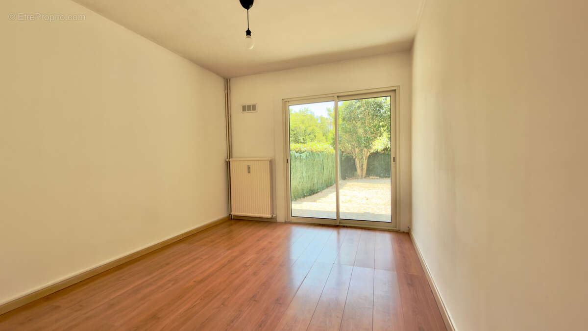 Rez de jardin - T3 - Parking - Olbius riquier - photo 4