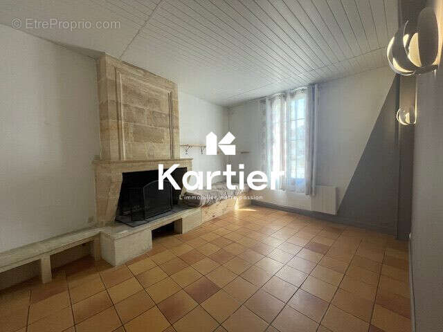 Maison à SAINT-MEDARD-DE-GUIZIERES