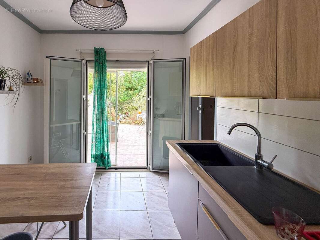 Villa T5 de 128,50 m² de plain-pied sur 1 190 m² de terrain plat. - photo 6