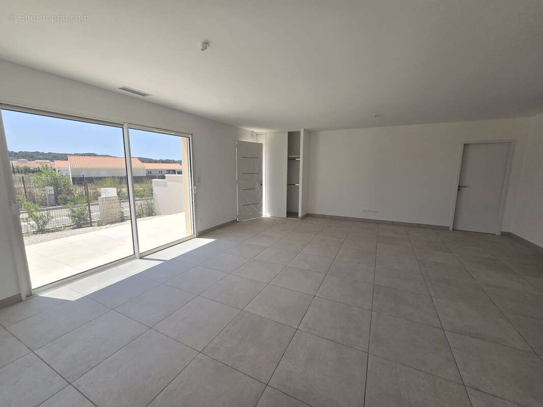 Maison à NISSAN-LEZ-ENSERUNE