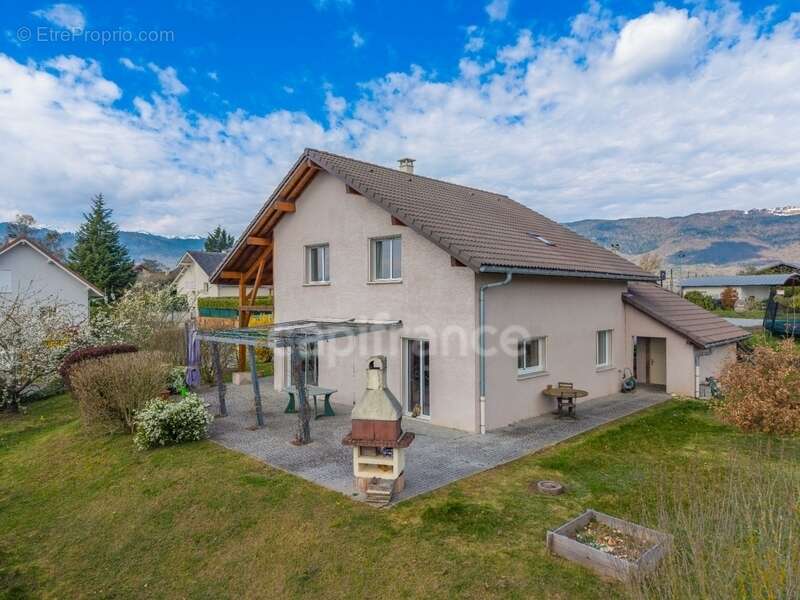 Maison à CHALLEX