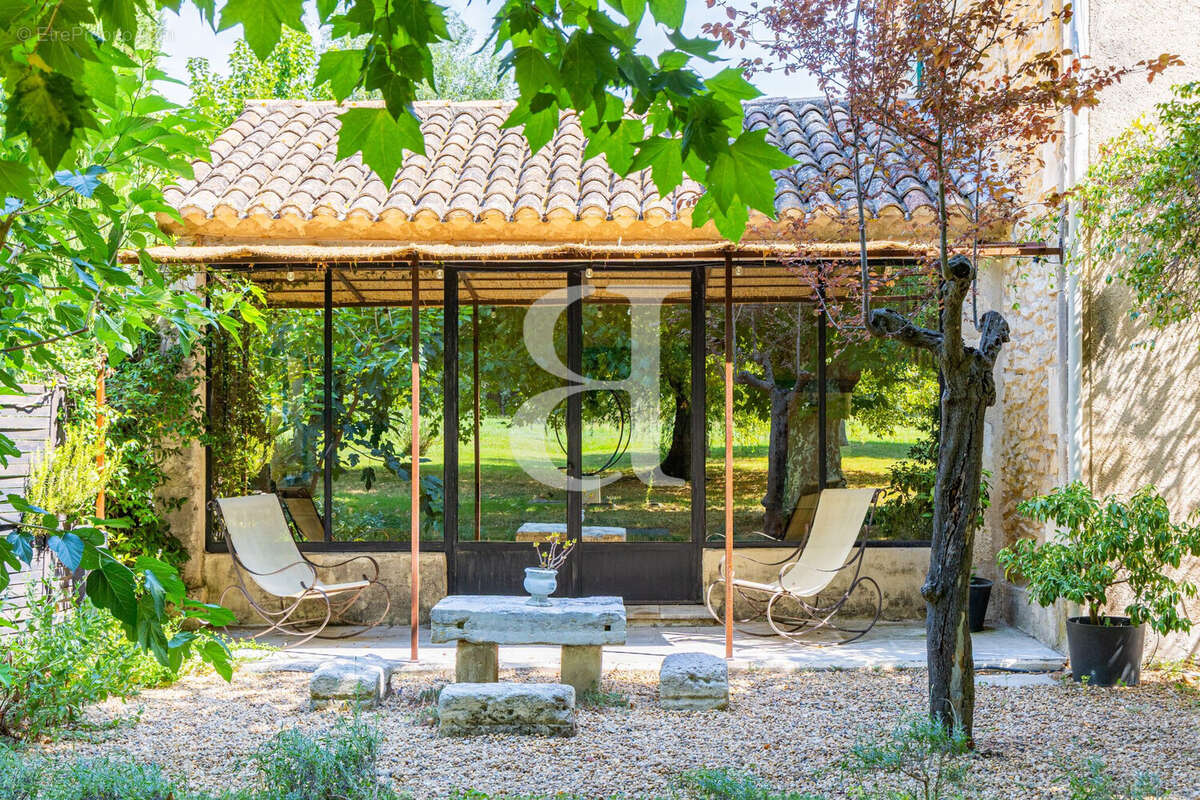Maison 327 m² à Saint-Remy-De-Provence  - photo 8