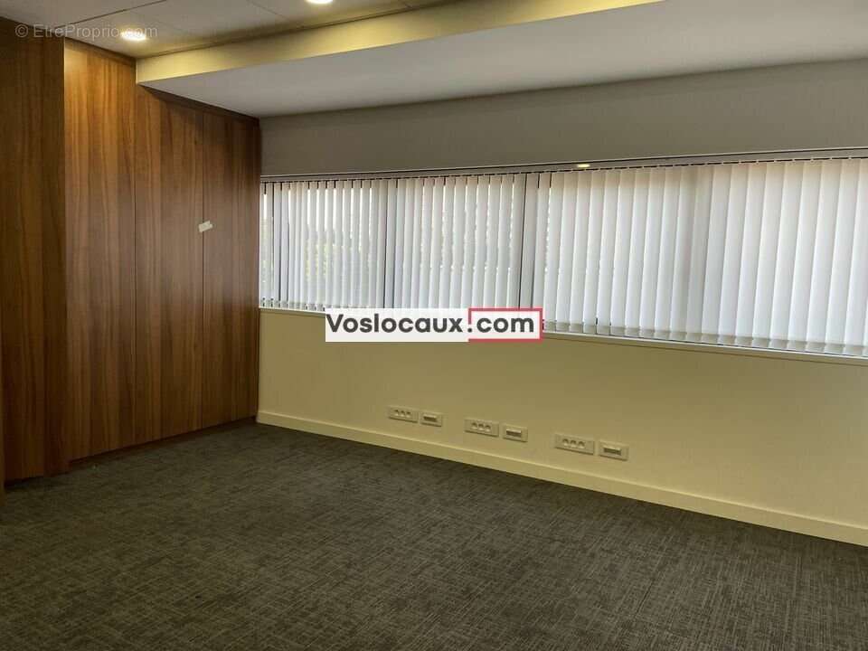 Commerce à VILLENEUVE-LOUBET