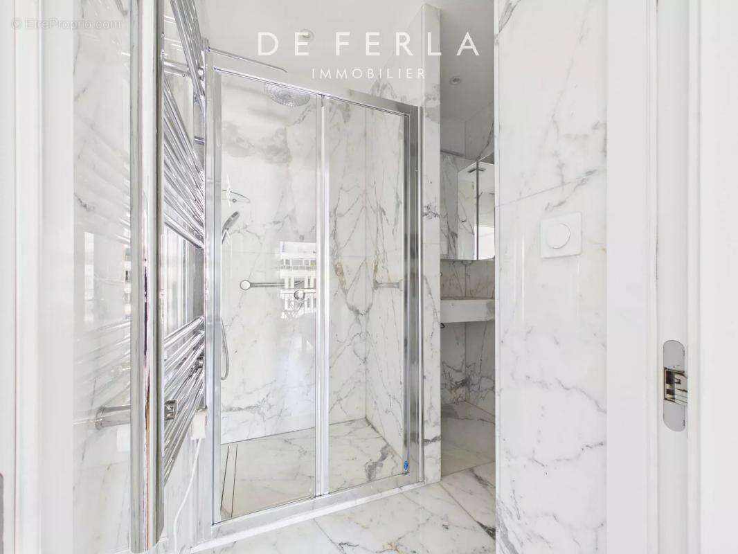 Appartement à PARIS-8E