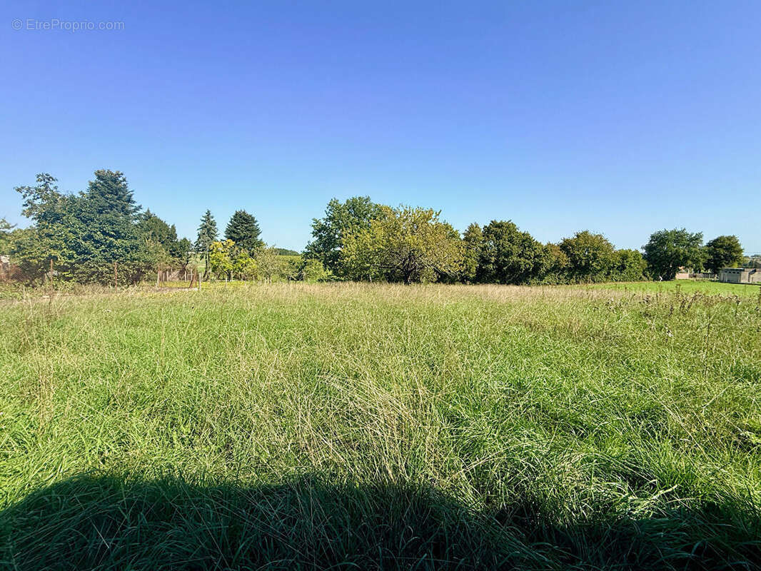 Maison à SAINT-GENIS-D&#039;HIERSAC