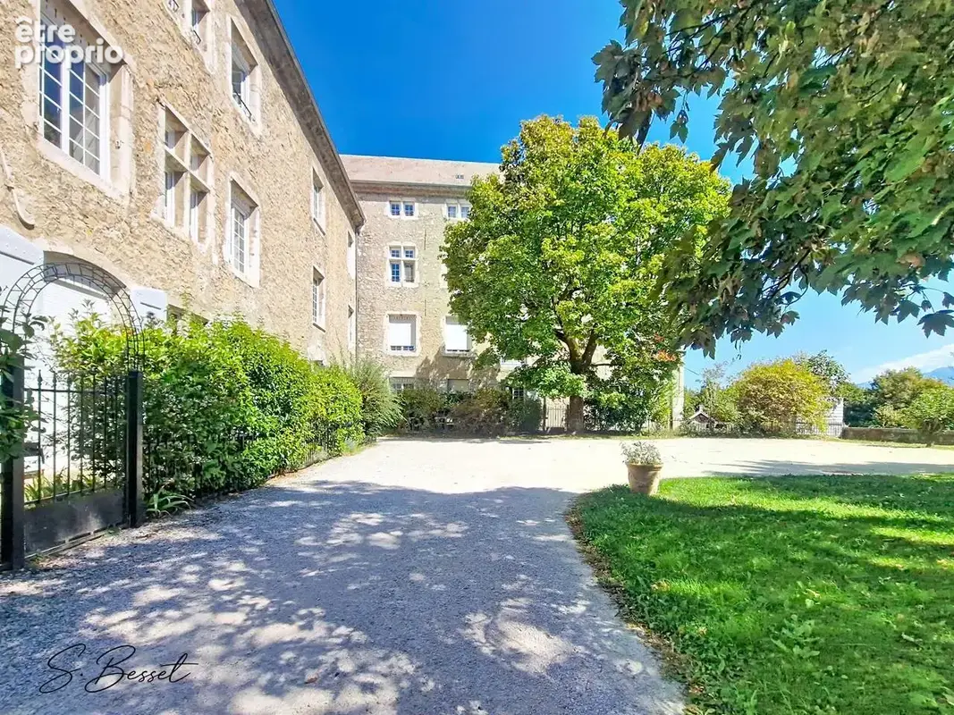 Vivre au Château de Varces   T3 de 64 m2 au cœur d’un écrin de verdure - photo 2