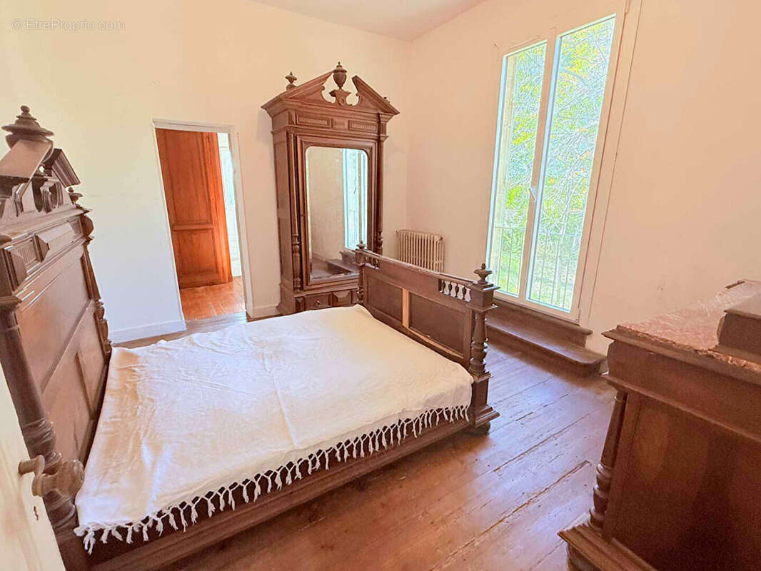 Maison à AMBARES-ET-LAGRAVE