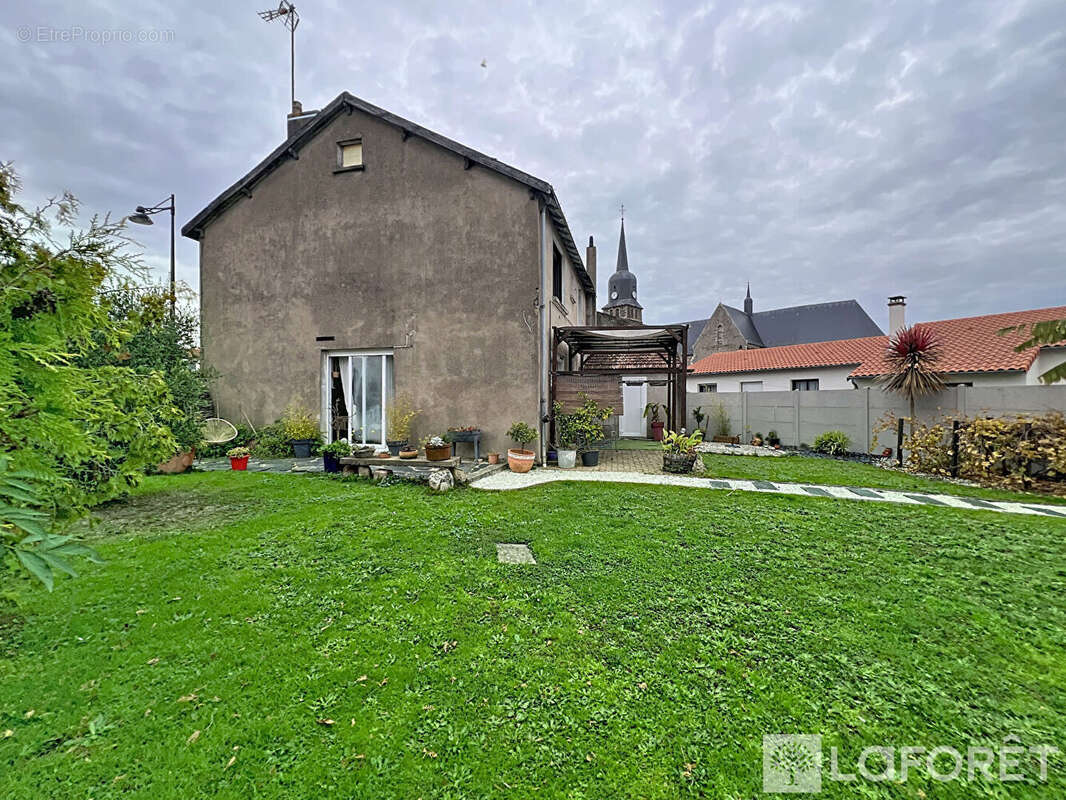 Maison à LE MAY-SUR-EVRE