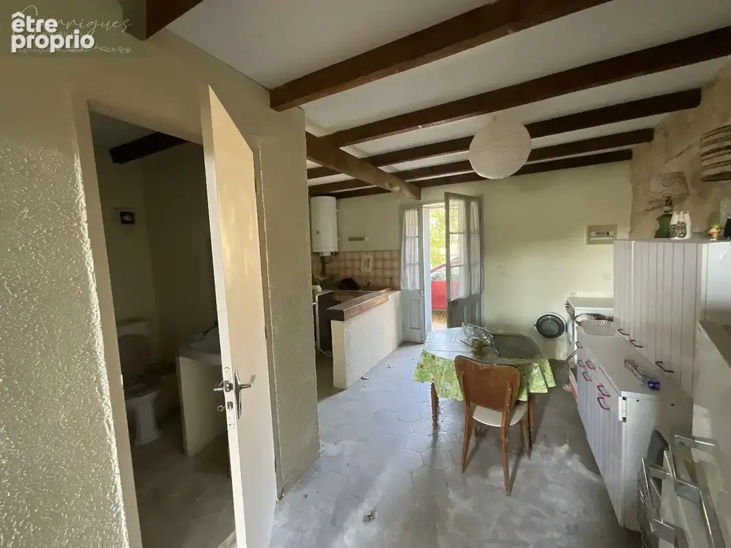 Le Cailar, maison de village à restaurer avec dépendances. - photo 13