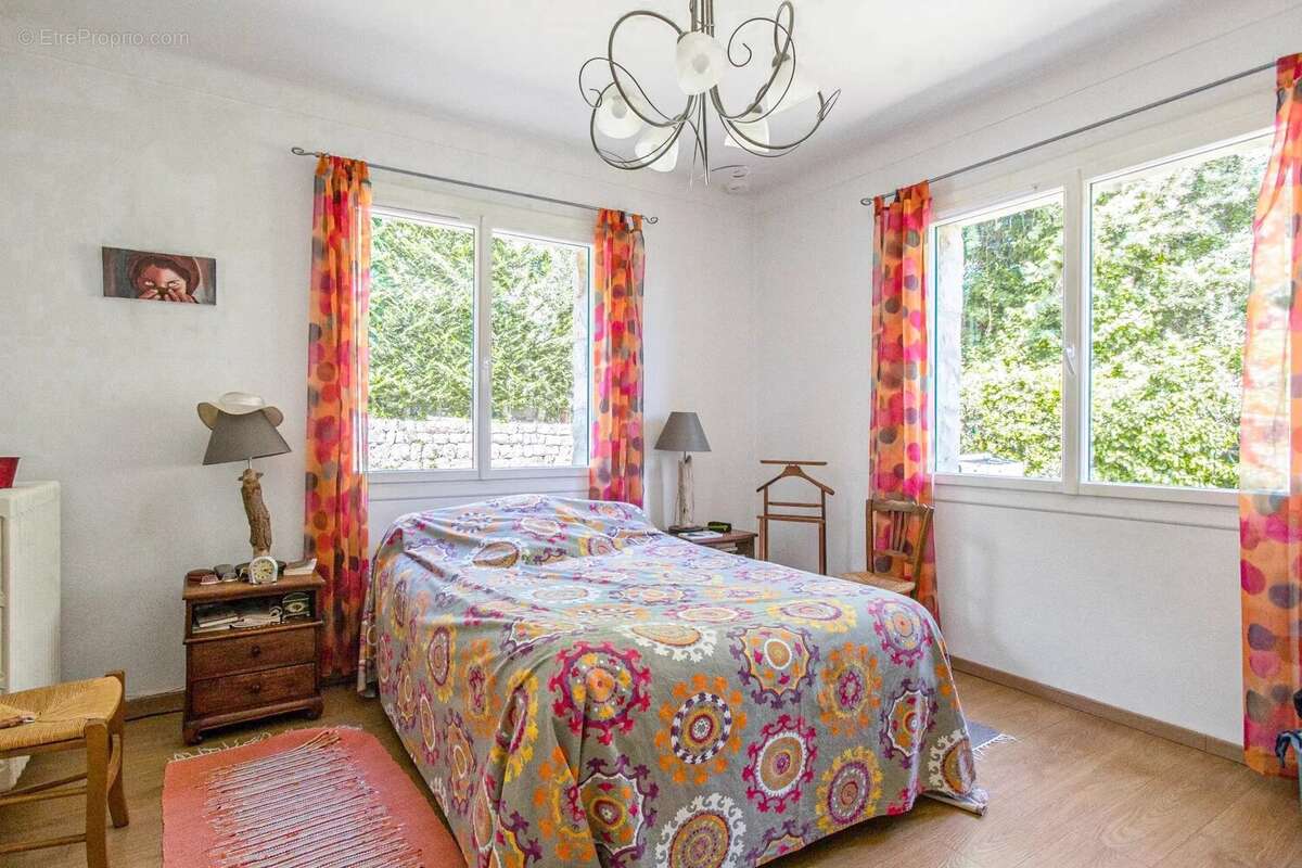 Maison à CHATEAUNEUF-GRASSE