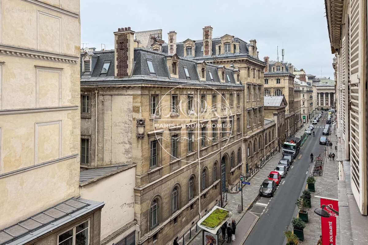 Appartement à PARIS-2E