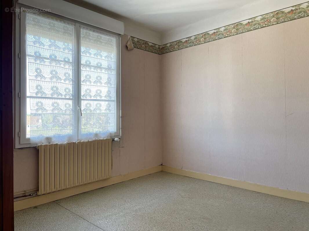 Chambre étage - Maison à SAINT-COSME-EN-VAIRAIS