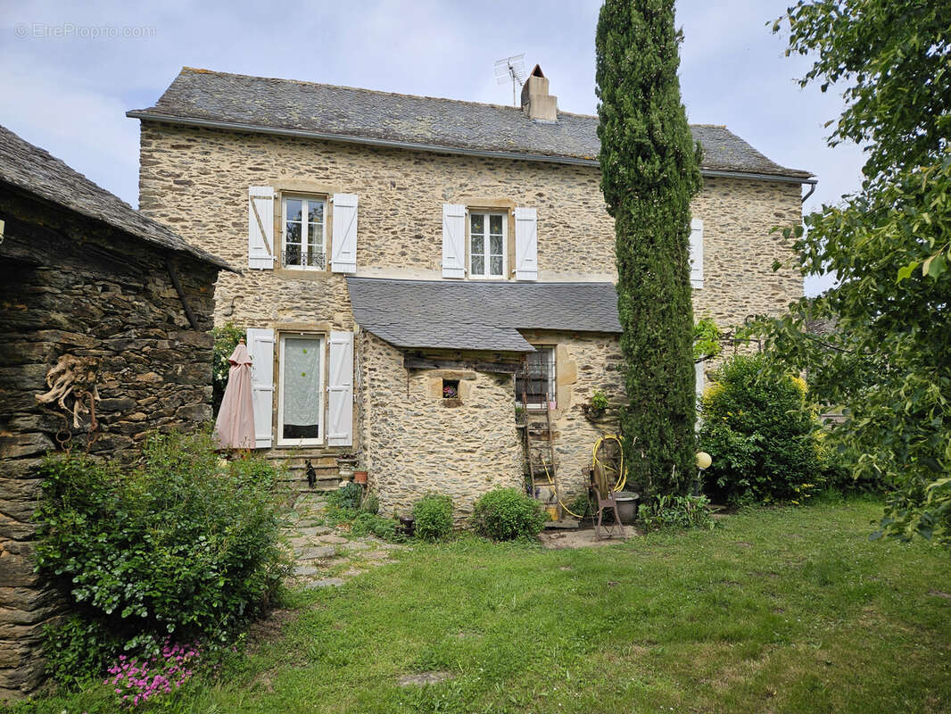 Maison à LA SALVETAT-PEYRALES