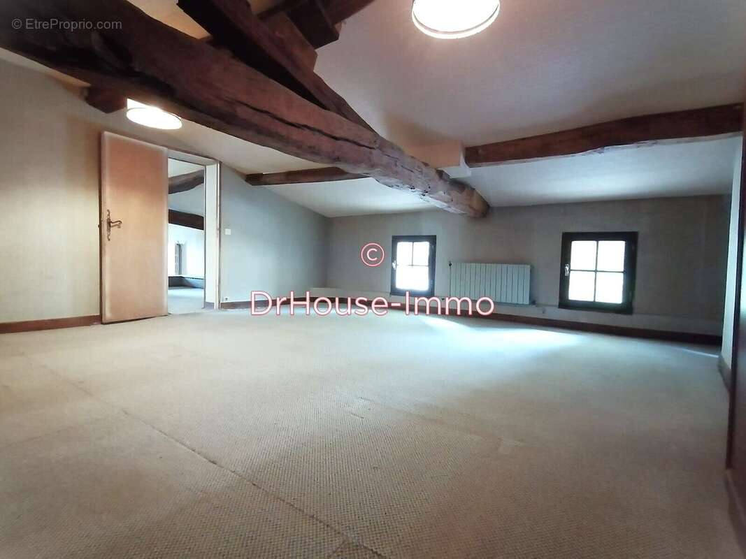 Maison à LES ARTIGUES-DE-LUSSAC