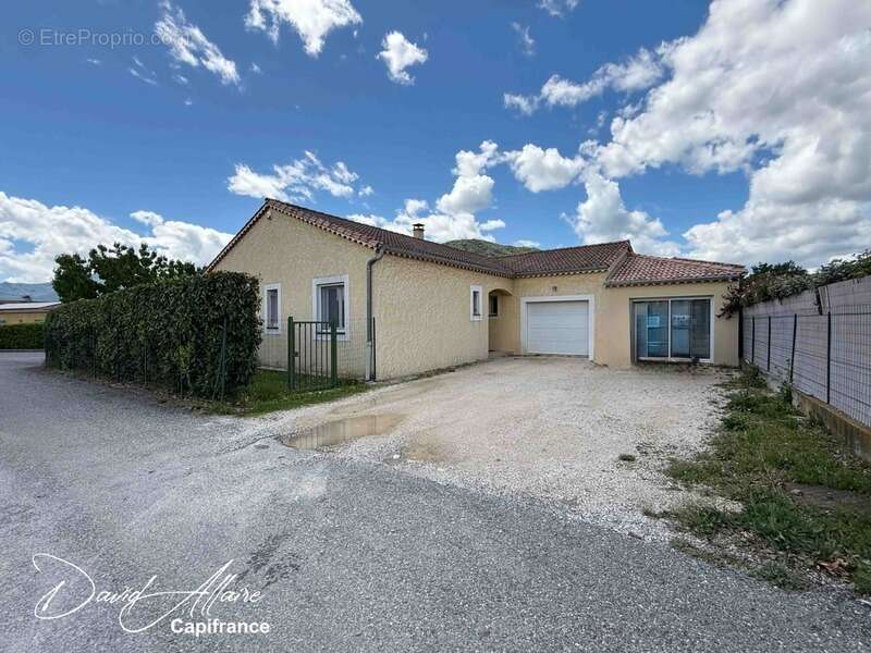 Maison à LARAGNE-MONTEGLIN