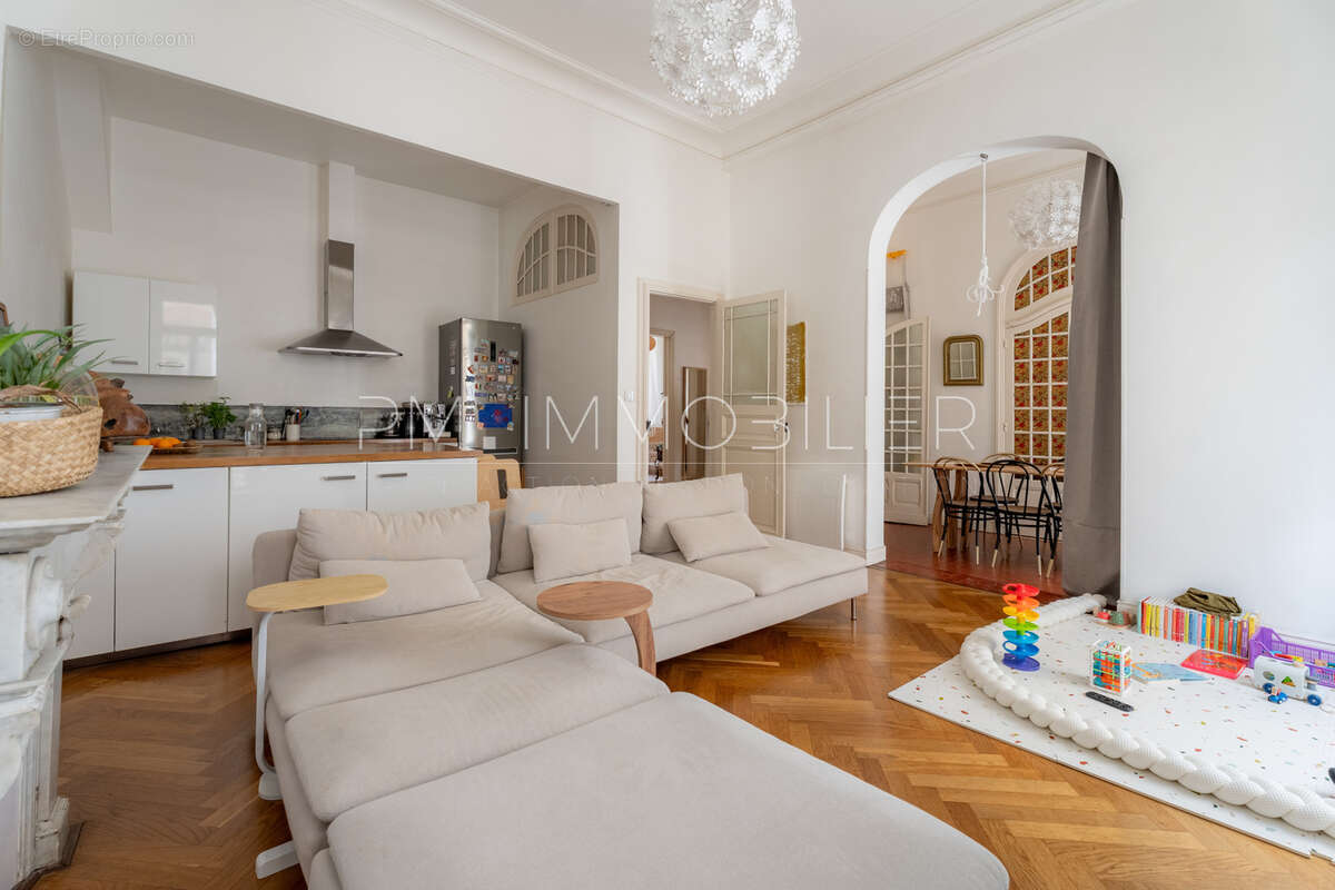 Appartement à MARSEILLE-1E