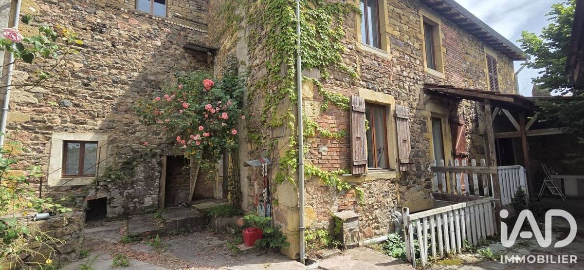 Maison 10 pièces 306 m² · à La Chapelle-sous-Dun · 306 m² · 198 000 €