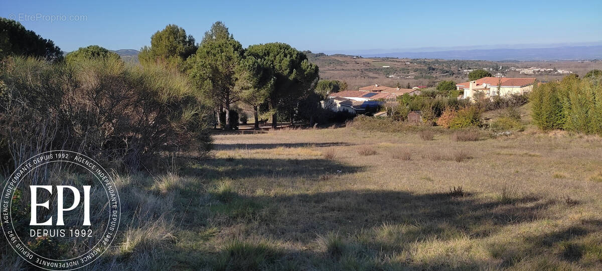 Terrain à POMAS