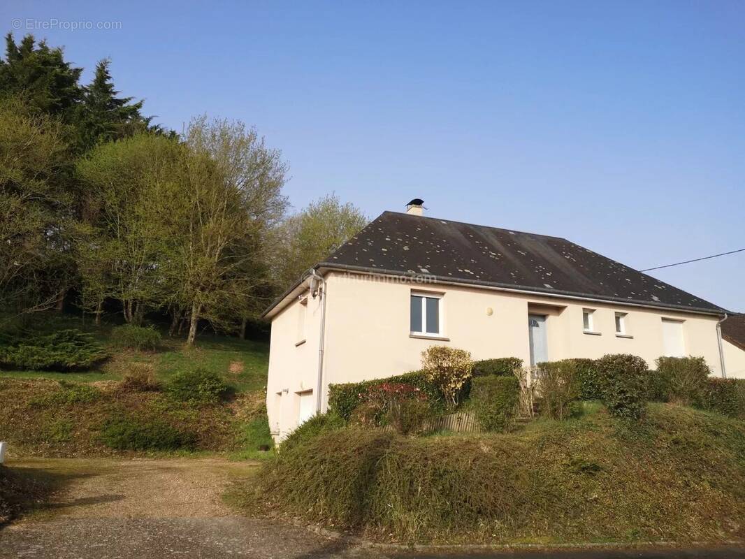 Maison à LA CHARTRE-SUR-LE-LOIR