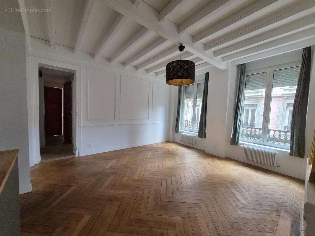 Beau T4. 25 rue Jules Ledin. Dpe C. Appartement rénové avec cachet - photo 4