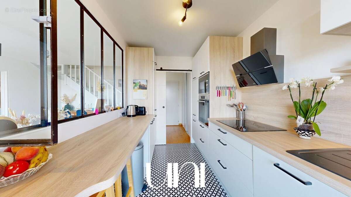 Appartement 5 pièces de 98 m2 avec caves, balcon, ascenseur et parkings - CAEN Saint-Gilles - photo 2