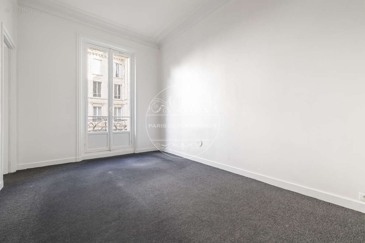 Appartement à PARIS-1E