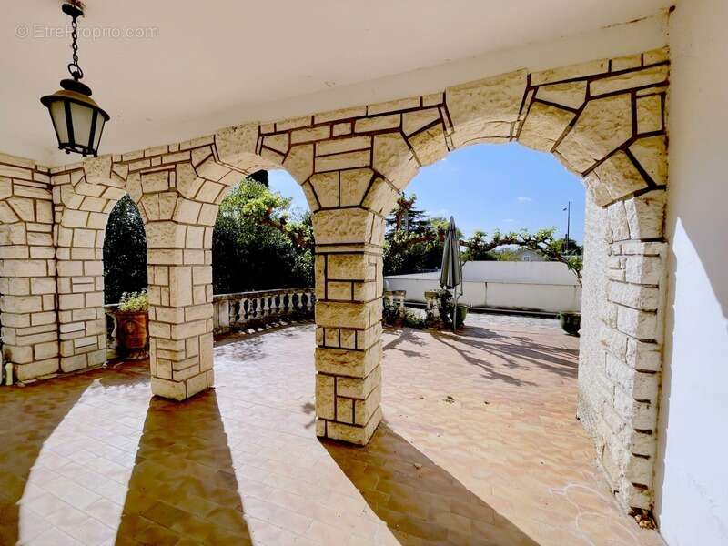 Maison à SAINT-HILAIRE-DE-BRETHMAS