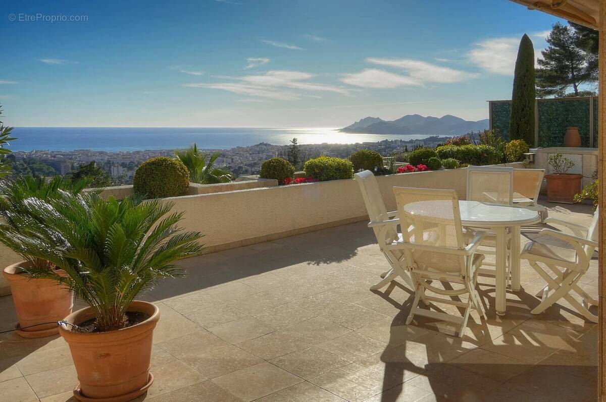 Appartement à LE CANNET