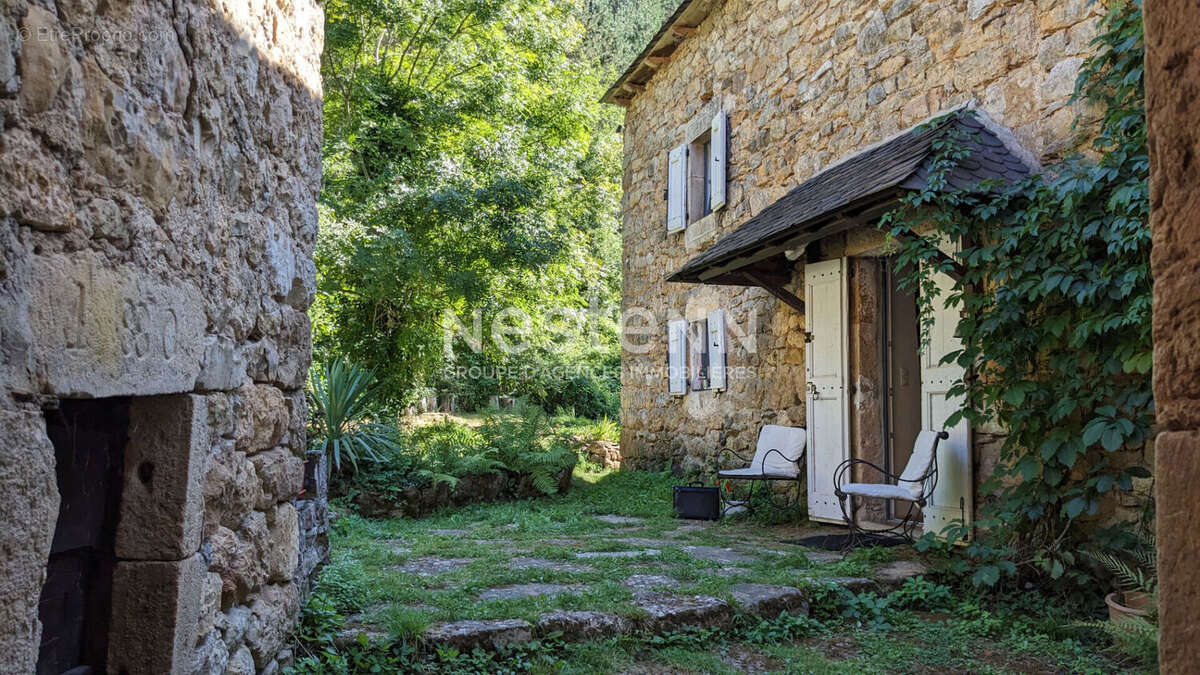 Maison à SAINTE-ENIMIE