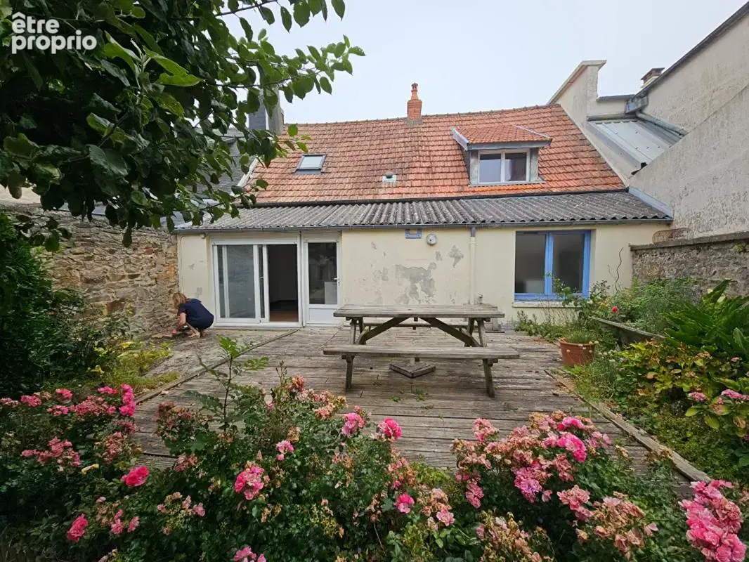 Quartier de la Mairie. Maison 97m² sur une parcelle de 333m² - photo 3