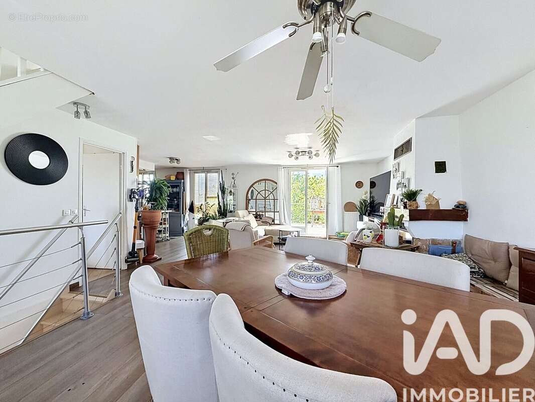 Maison 167 m² à La Ville-Du-Bois  - photo 2
