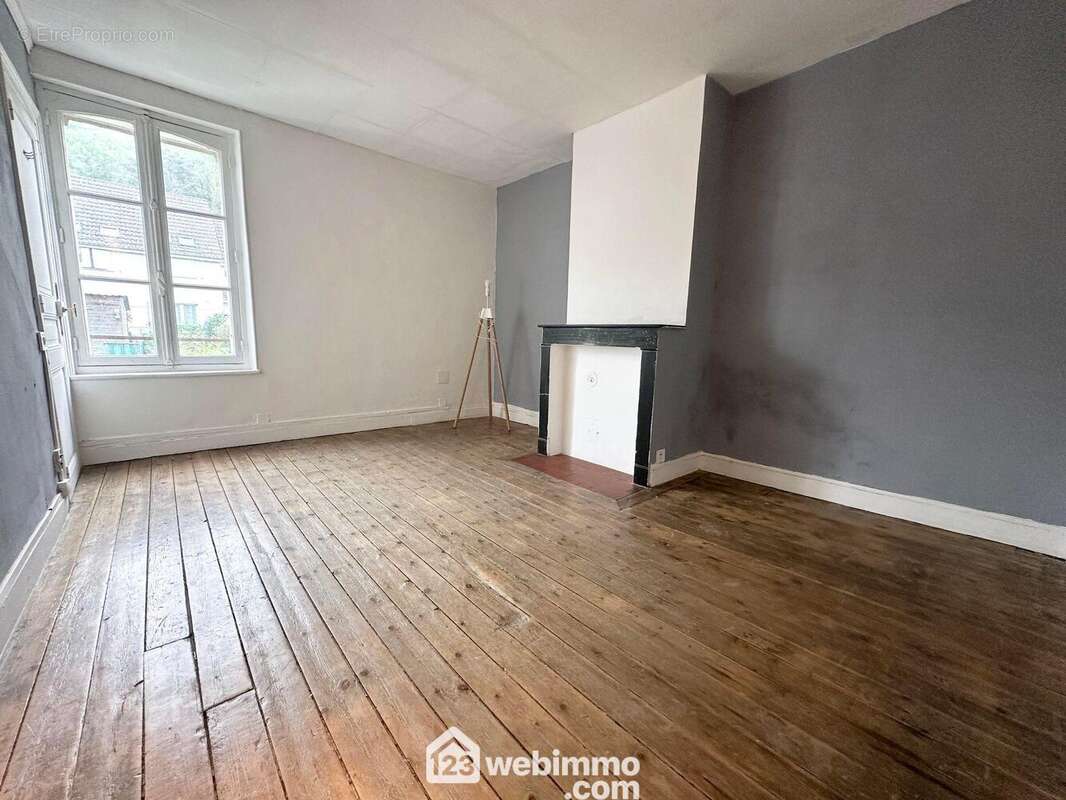 Voici la première chambre de 14m² - Maison à LAON