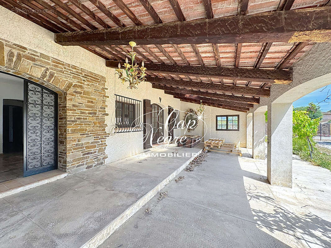 Maison de type 7/8 pièces à vendre à Bormes Les Mimosas - photo 2