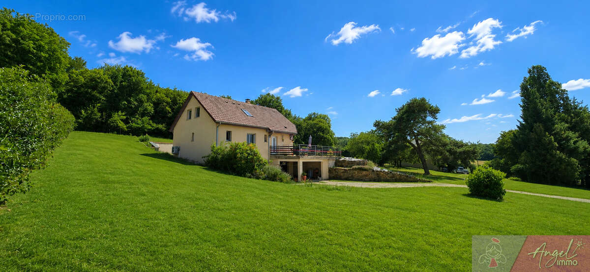 Maison romange sur terrain de 2427 m2 - photo 4