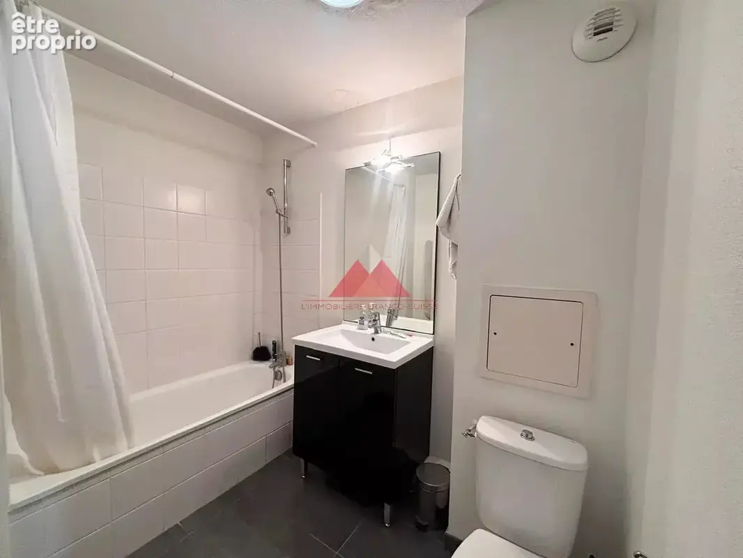 Baisse de prix ! ideal investisseur – t2 divisé en 2 studios – résidence étudiante - photo 3