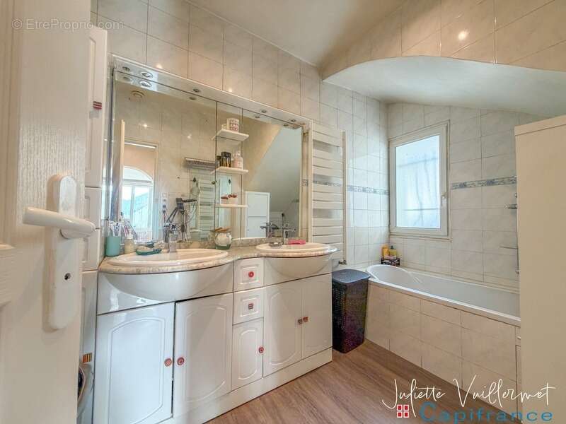 Maison à VILLARD-BONNOT