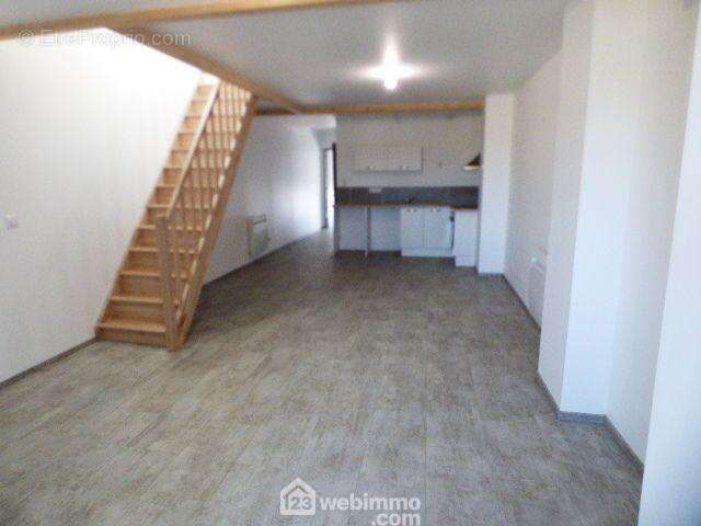 Pièce de vie du logement de 69 m2 - Appartement à SOUILLY
