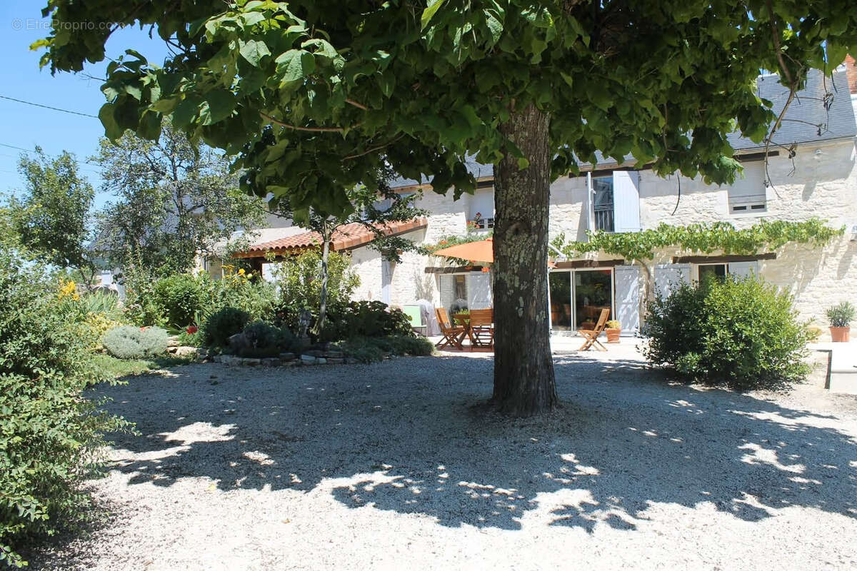 Maison à PEYRILLAC-ET-MILLAC