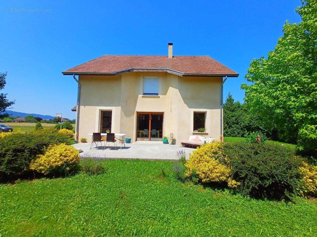 Maison à ENTRE-DEUX-GUIERS